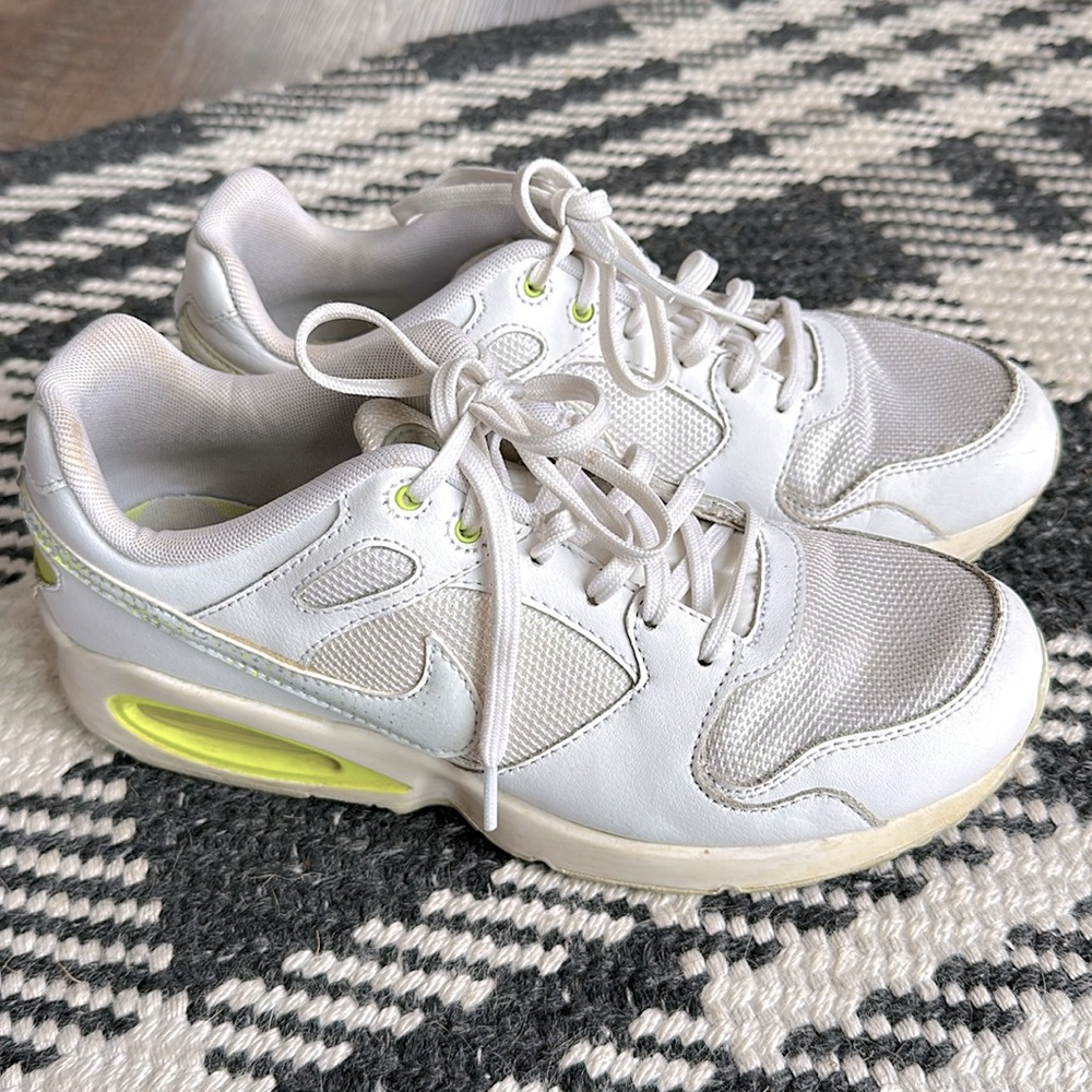 Nike Air Max Coliseum RCR Vintage Tennis Shoe